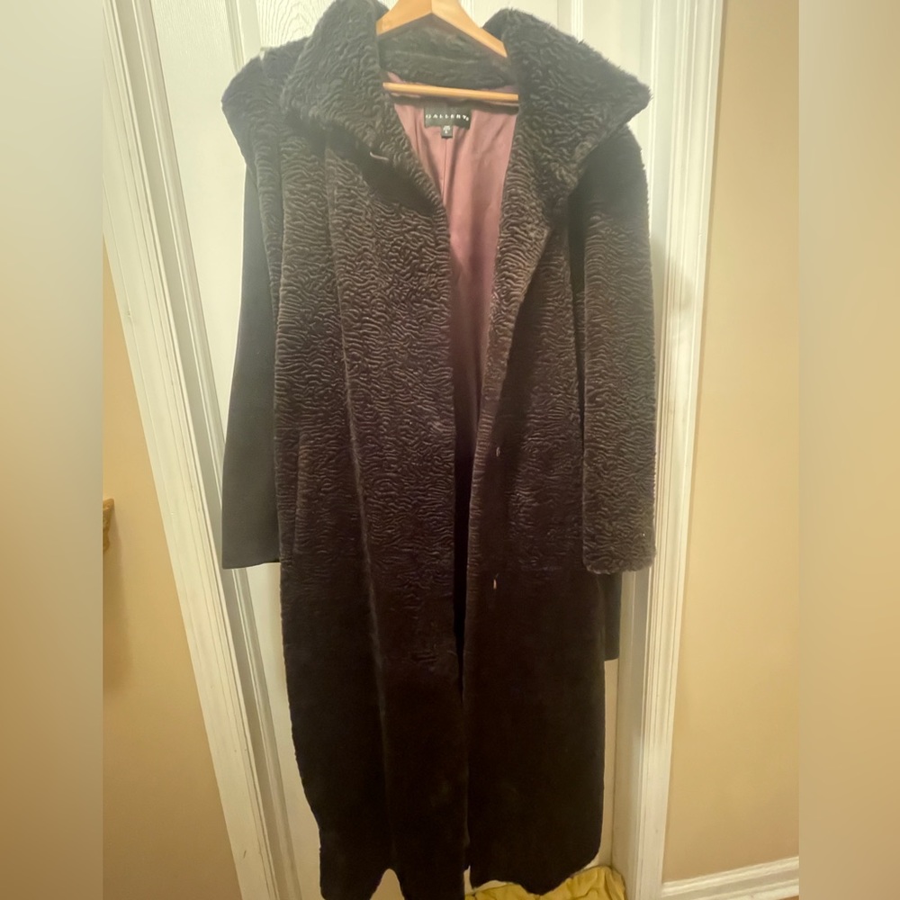 Gallery, made in USA. women’s faux Persian lamb (karakul) brown long coat, sz. L